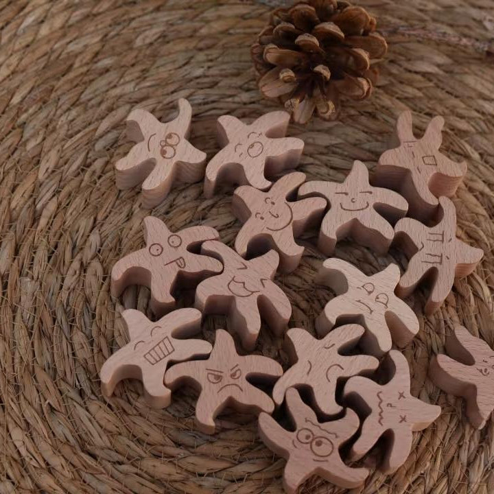 Bloques de madera Montessori con diferentes expresiones faciales y emociones