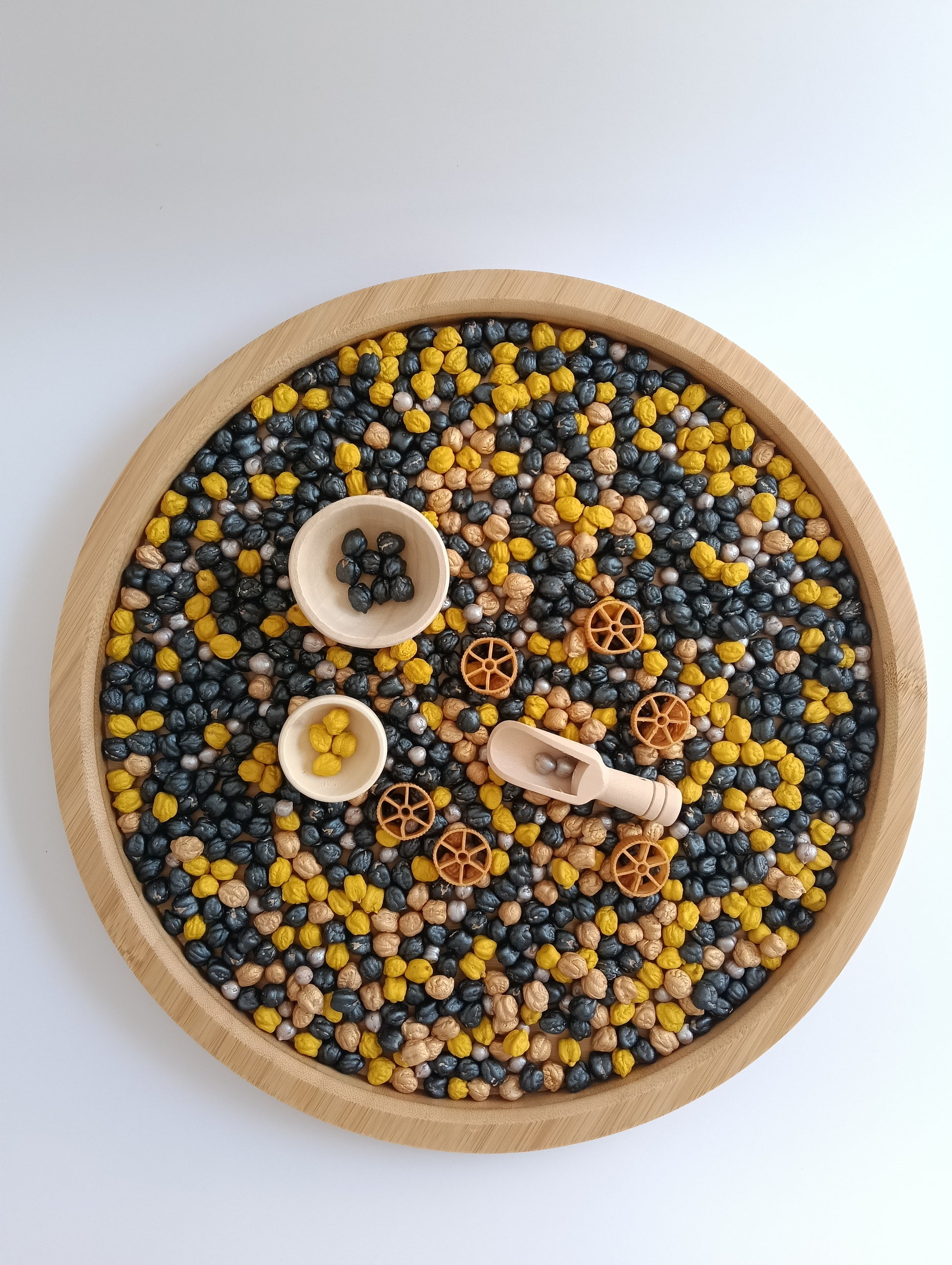 Relleno para bandeja sensorial - Tema abejas con texturas naturales