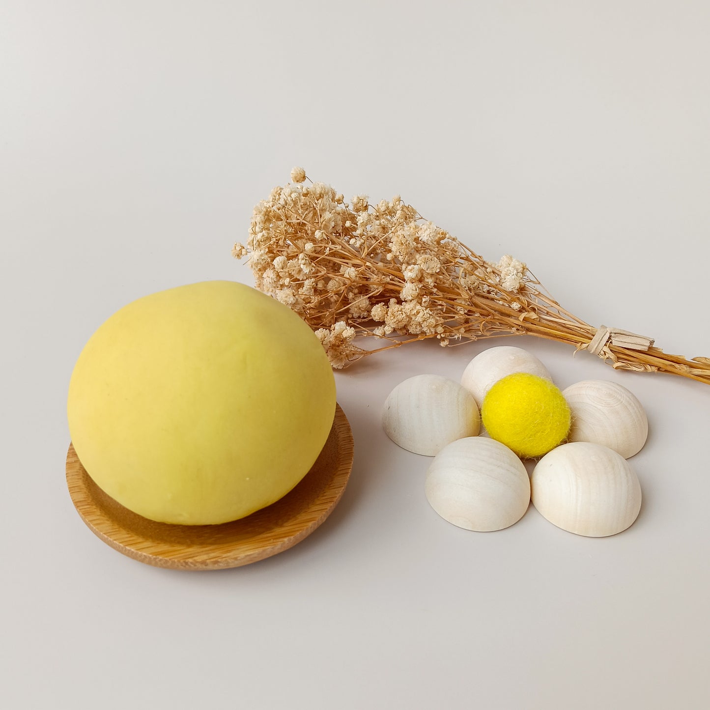 Kokodough Amarillo Sol – Plastilina Natural para Juego Sensorial