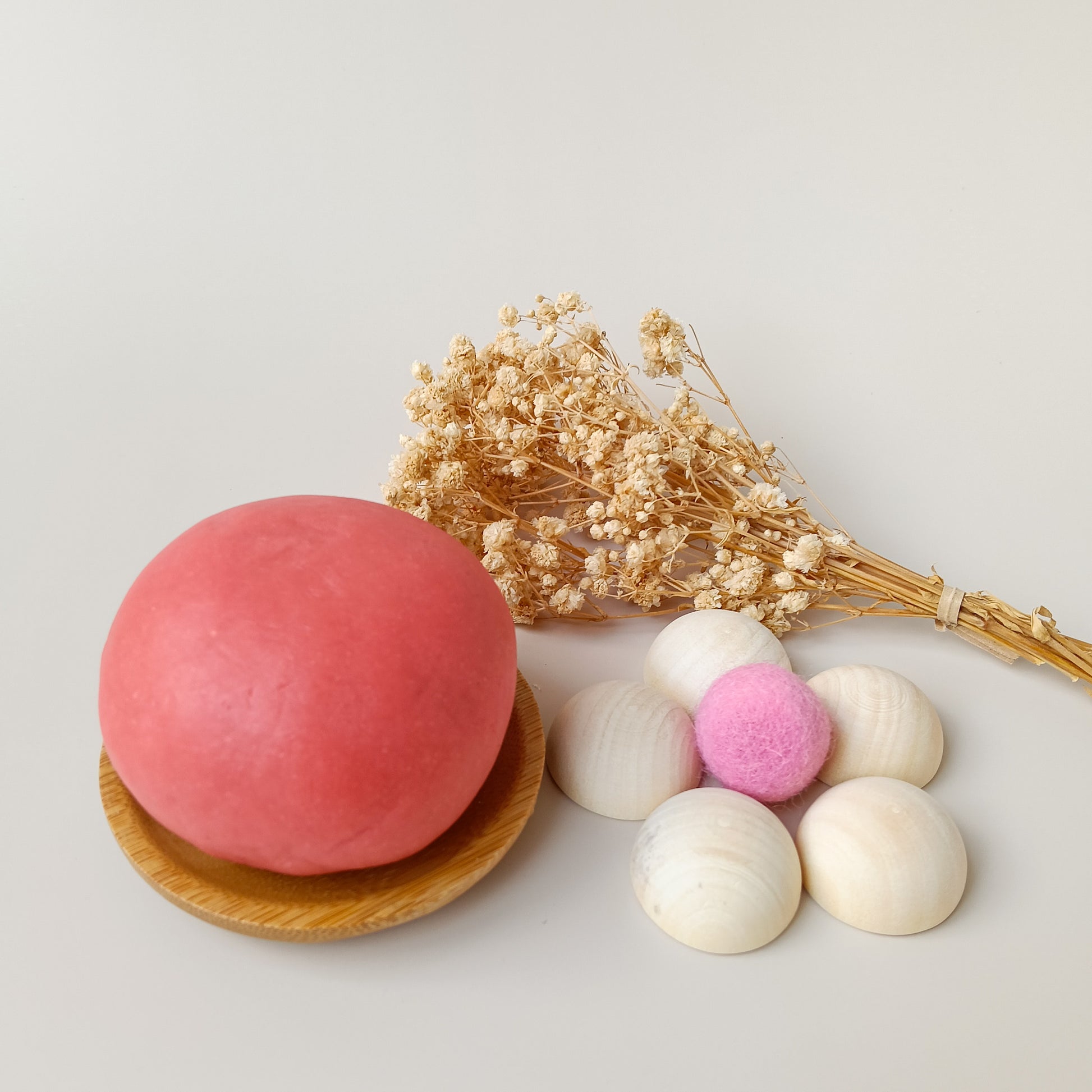 Kokodough Rojo Fresa – Plastilina Natural para Juego Sensorial