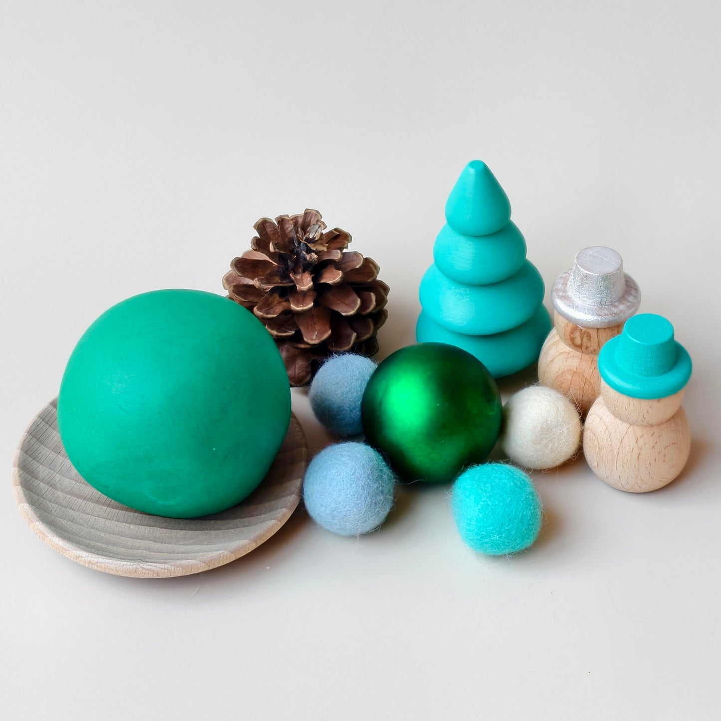 Kokodough Verde Pino: Plastilina Natural para Desarrollo Sensorial y Motricidad Fina