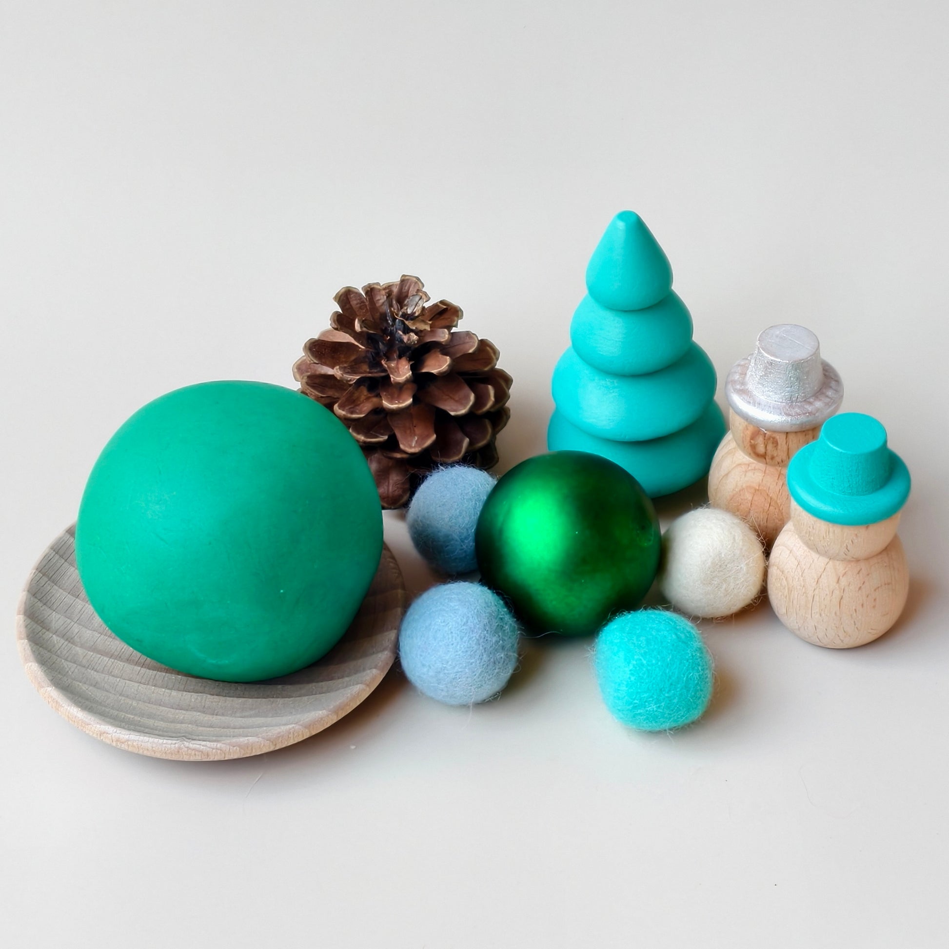 Kokodough Verde Pino: Plastilina Natural para Desarrollo Sensorial y Motricidad Fina